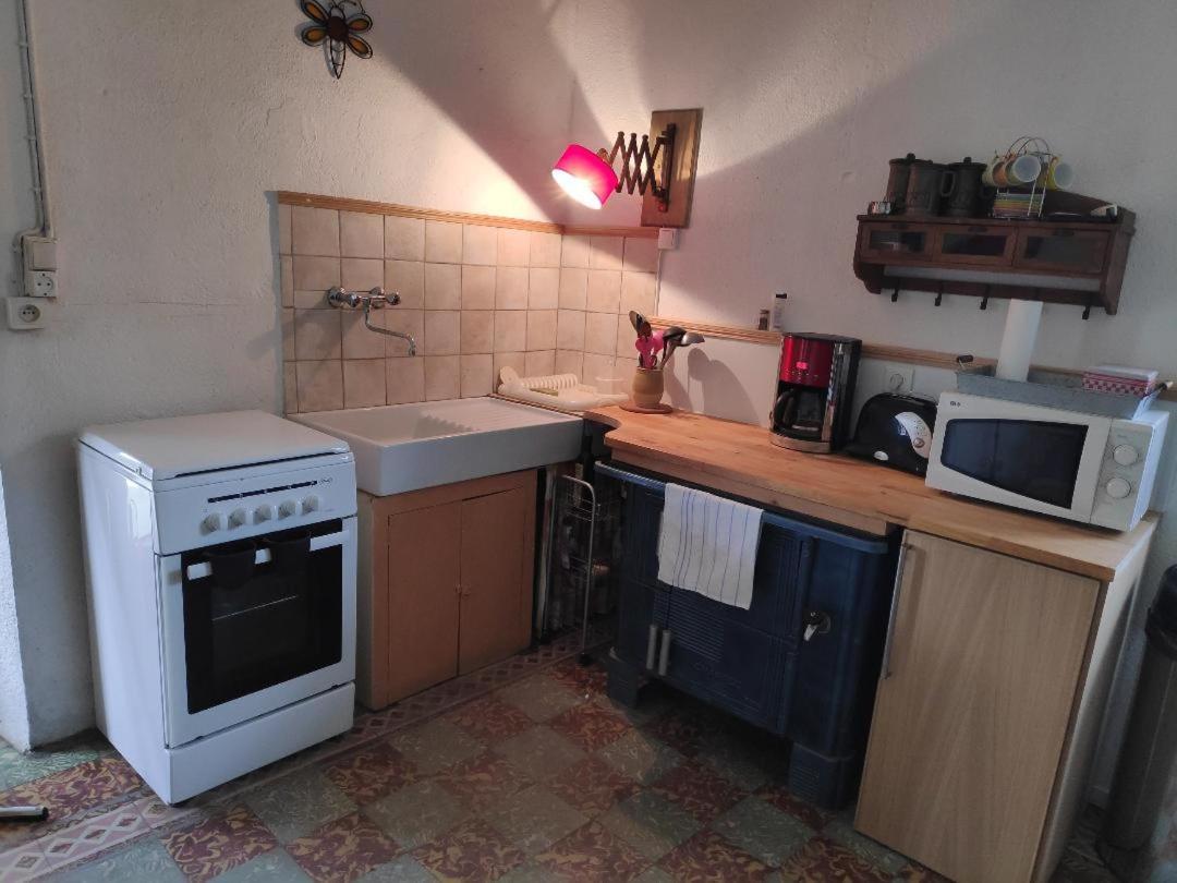 Maison De Village Ardechoise A Les Vans Luaran gambar
